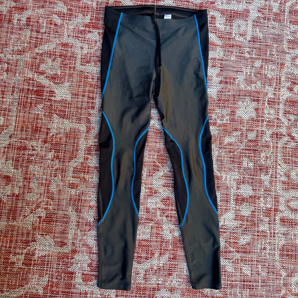 CW-X knee support compression leggings